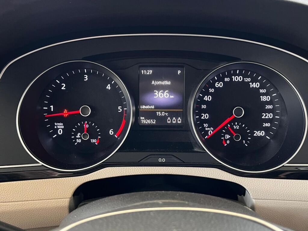 Volkswagen Passat 2016 Ruskea (beige)