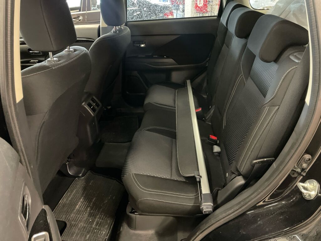 Mitsubishi Outlander PHEV 2020 Musta
