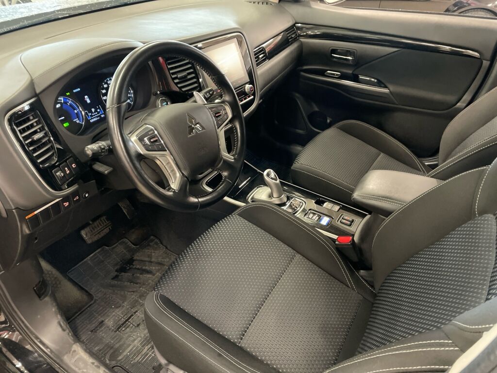 Mitsubishi Outlander PHEV 2020 Musta