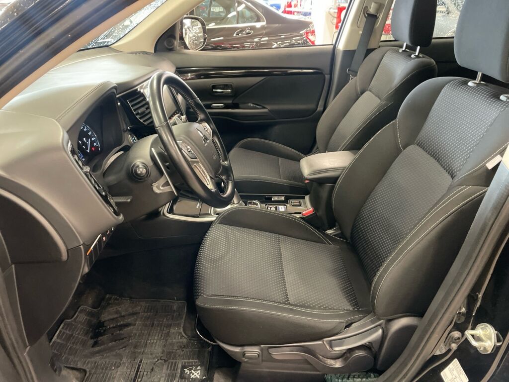 Mitsubishi Outlander PHEV 2020 Musta
