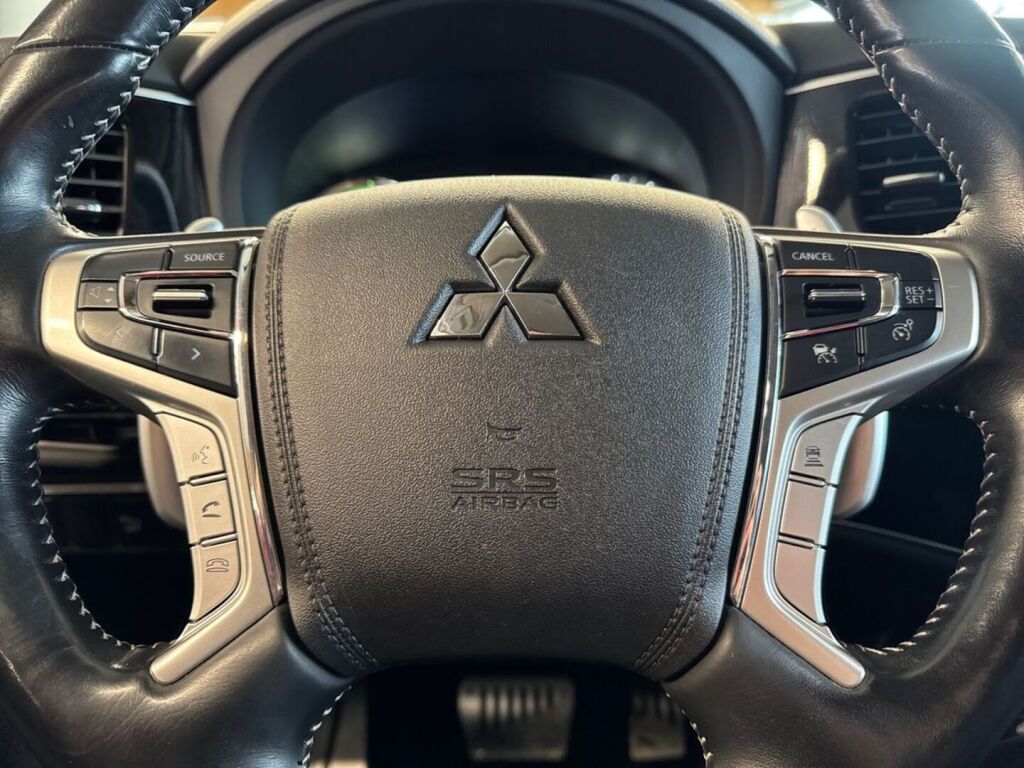 Mitsubishi Outlander PHEV 2021 Musta