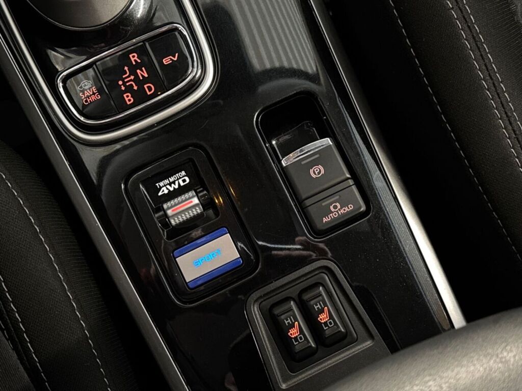 Mitsubishi Outlander PHEV 2021 Musta