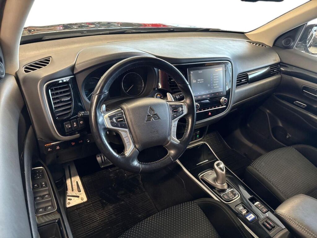 Mitsubishi Outlander PHEV 2021 Musta