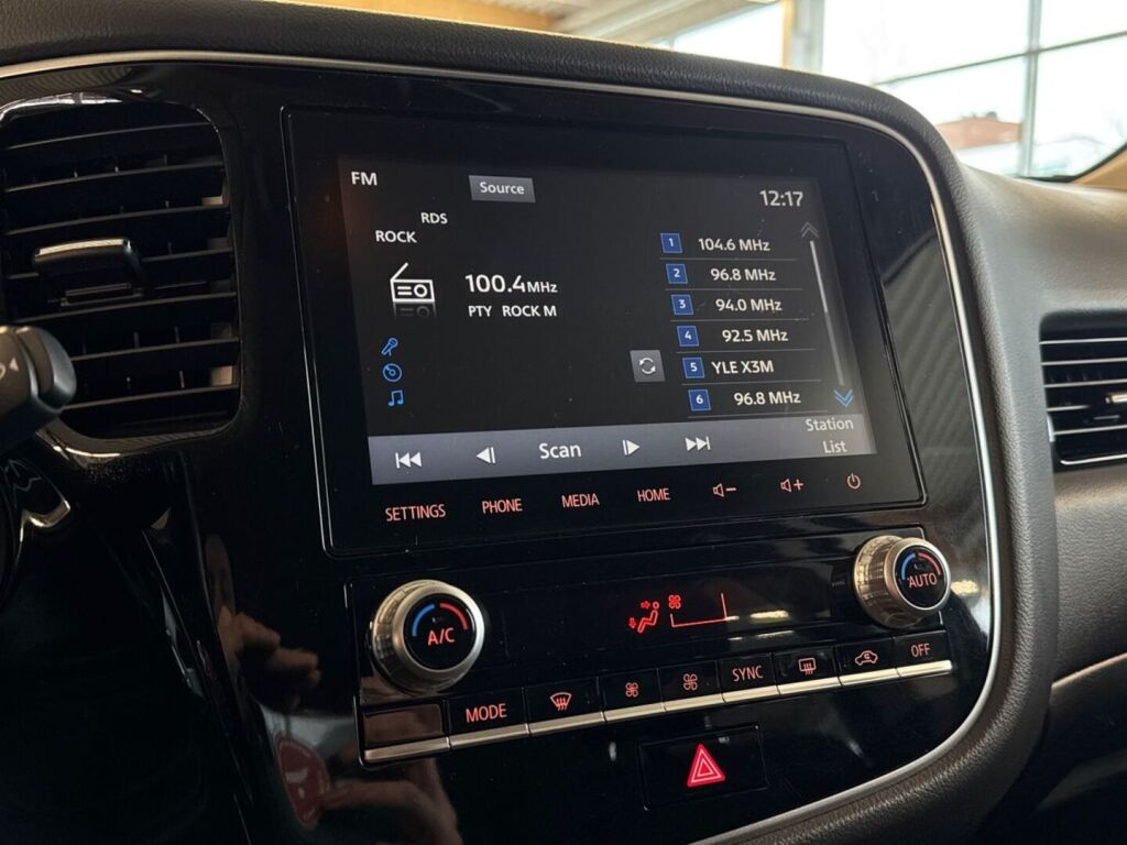 Mitsubishi Outlander PHEV 2021 Musta