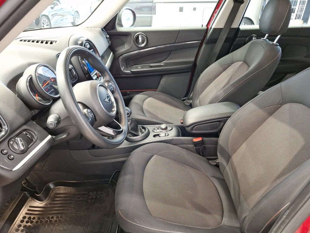 Mini Countryman 2020 Punainen