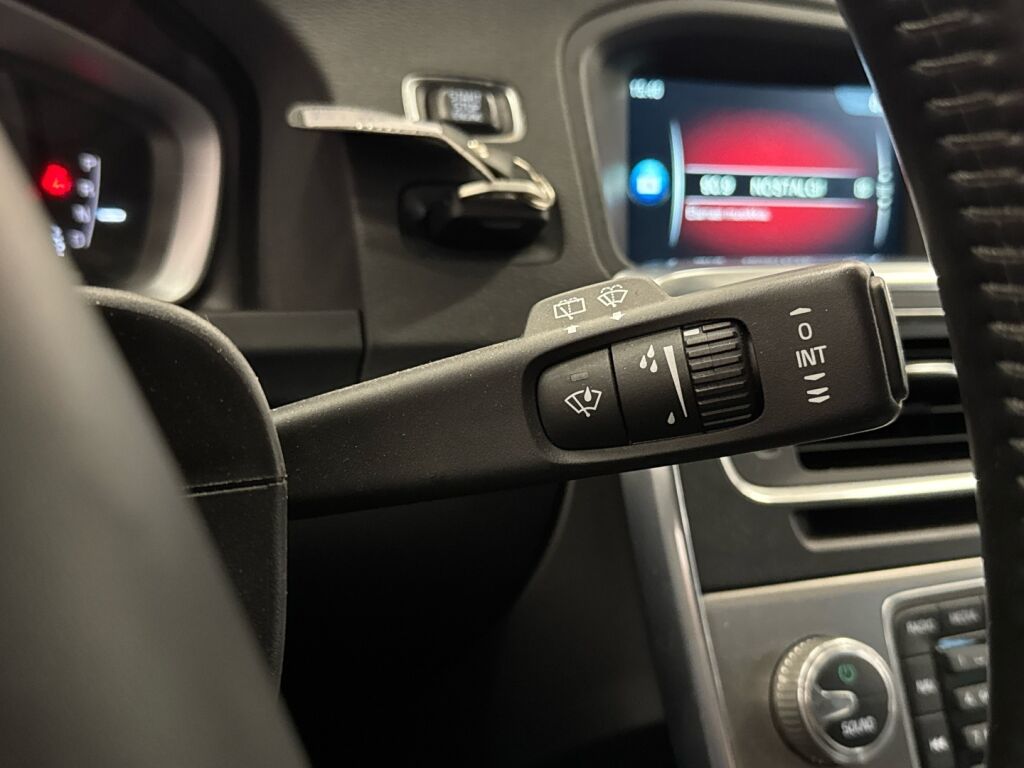 Volvo V60 2015 Musta