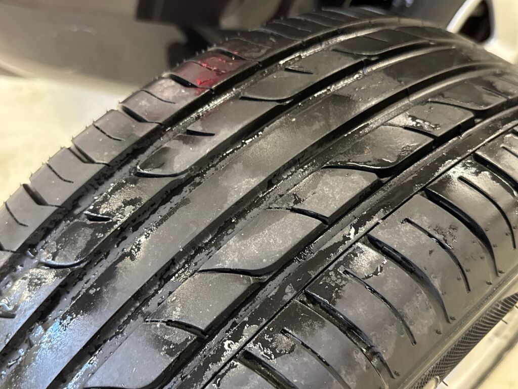 Volvo V60 2015 Musta