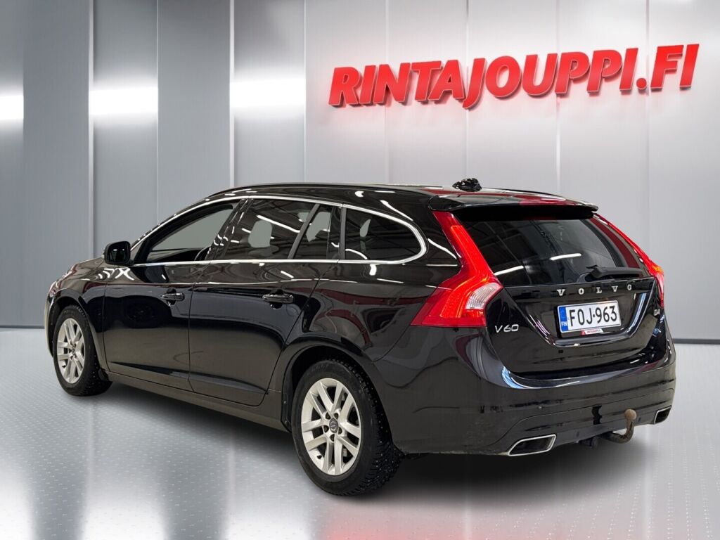 Volvo V60 2015 Musta