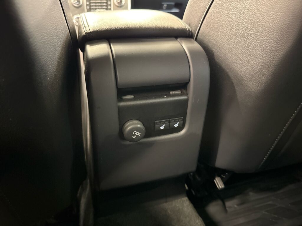 Volvo V60 2015 Musta