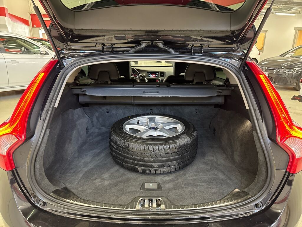 Volvo V60 2015 Musta