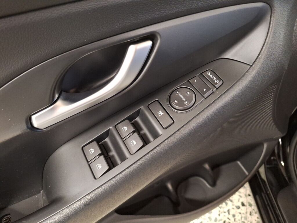 Hyundai i30 Wagon 2020 Musta