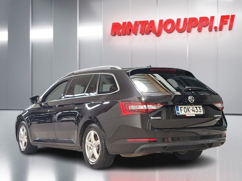 Skoda Superb 2015 Musta