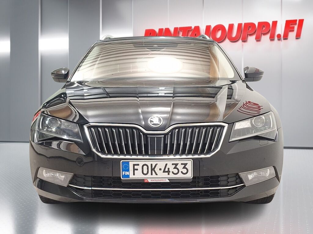 Skoda Superb 2015 Musta
