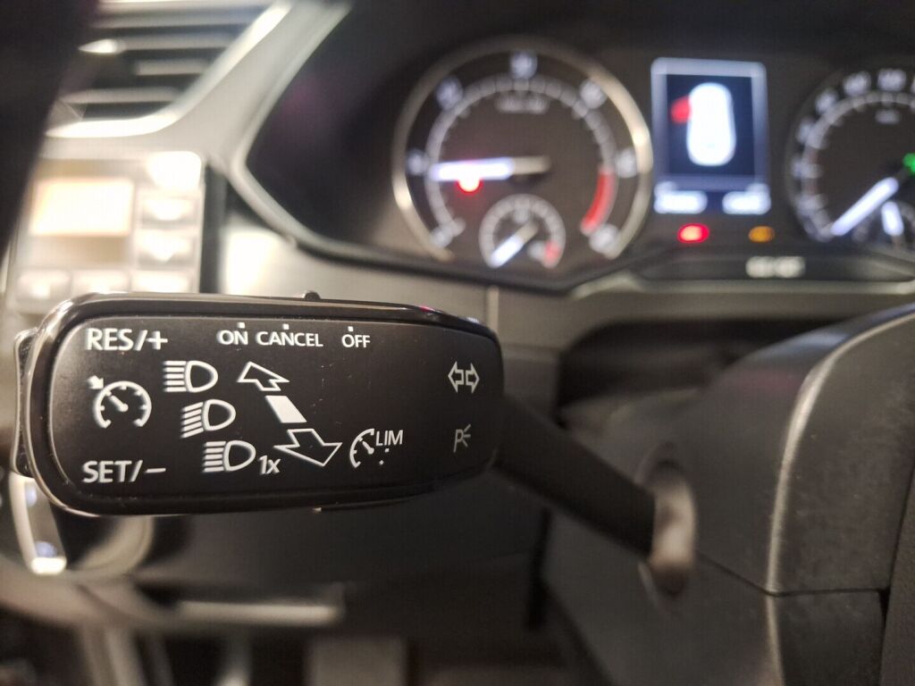 Skoda Superb 2015 Musta