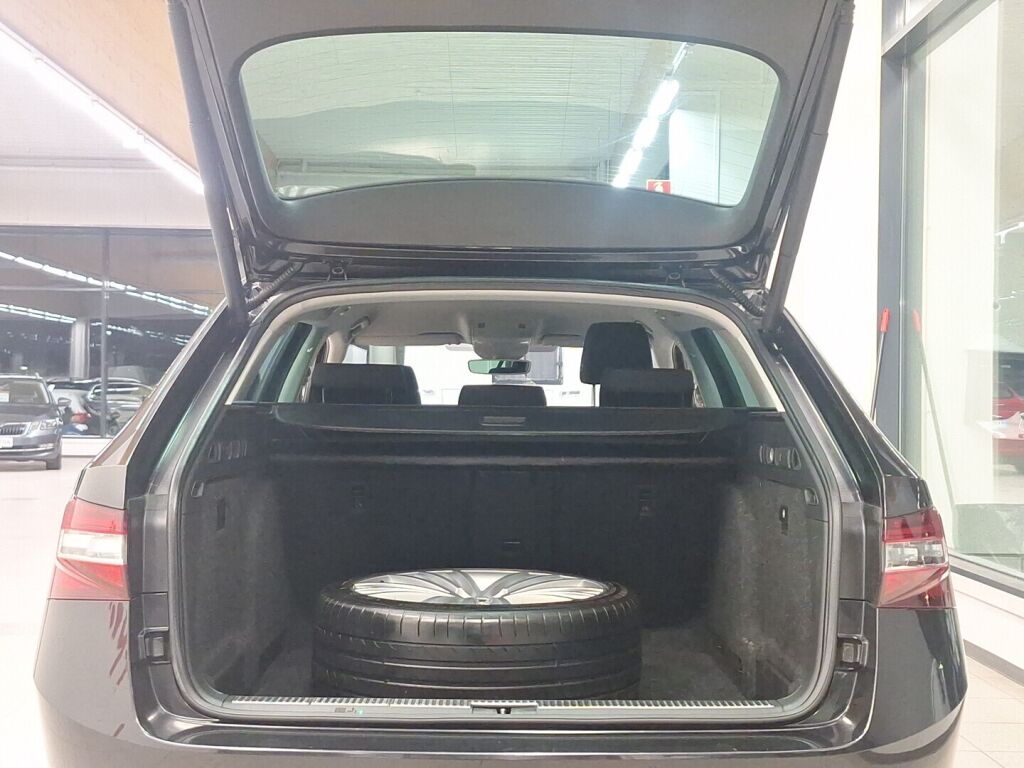 Skoda Superb 2015 Musta