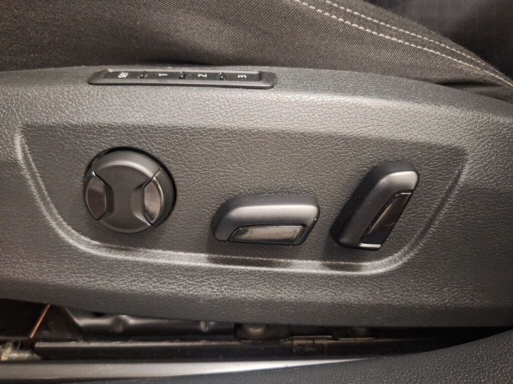 Skoda Superb 2015 Musta