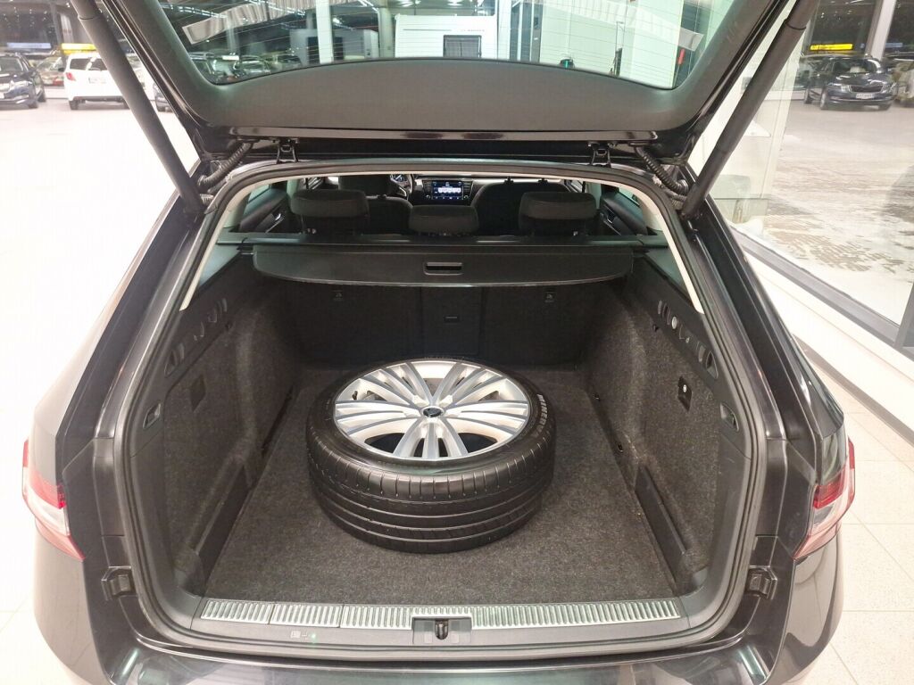 Skoda Superb 2015 Musta