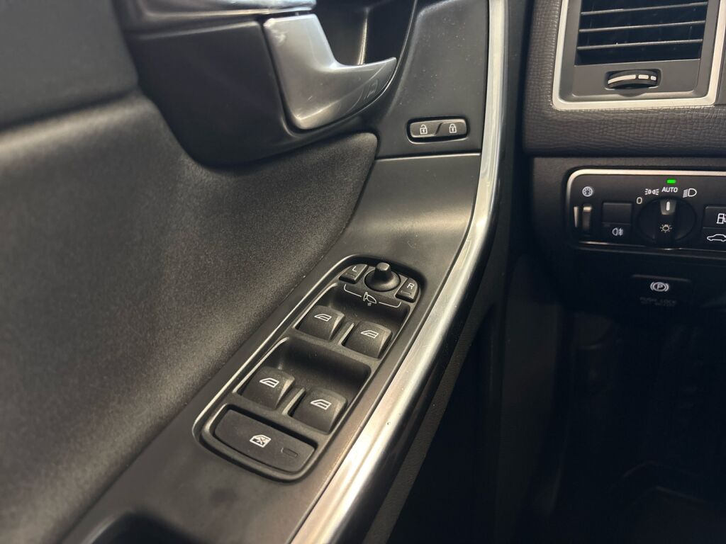 Volvo XC60 2013 Musta