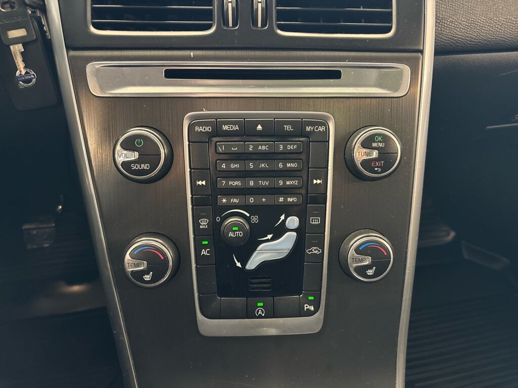 Volvo XC60 2013 Musta
