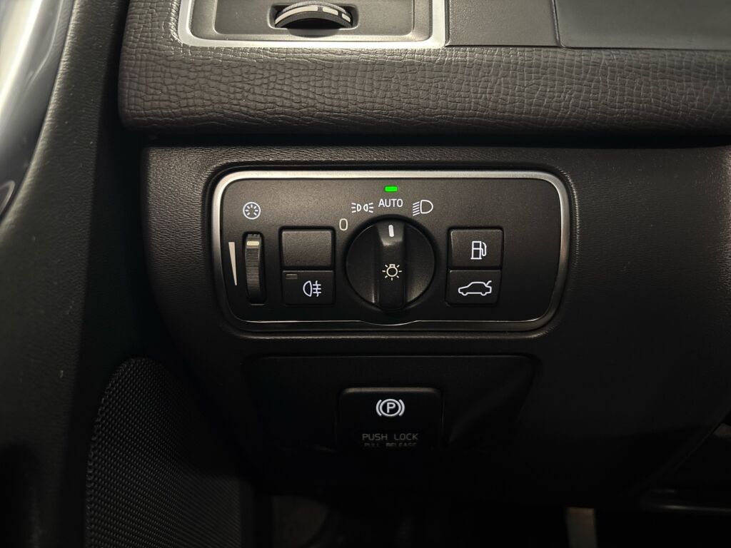 Volvo XC60 2013 Musta