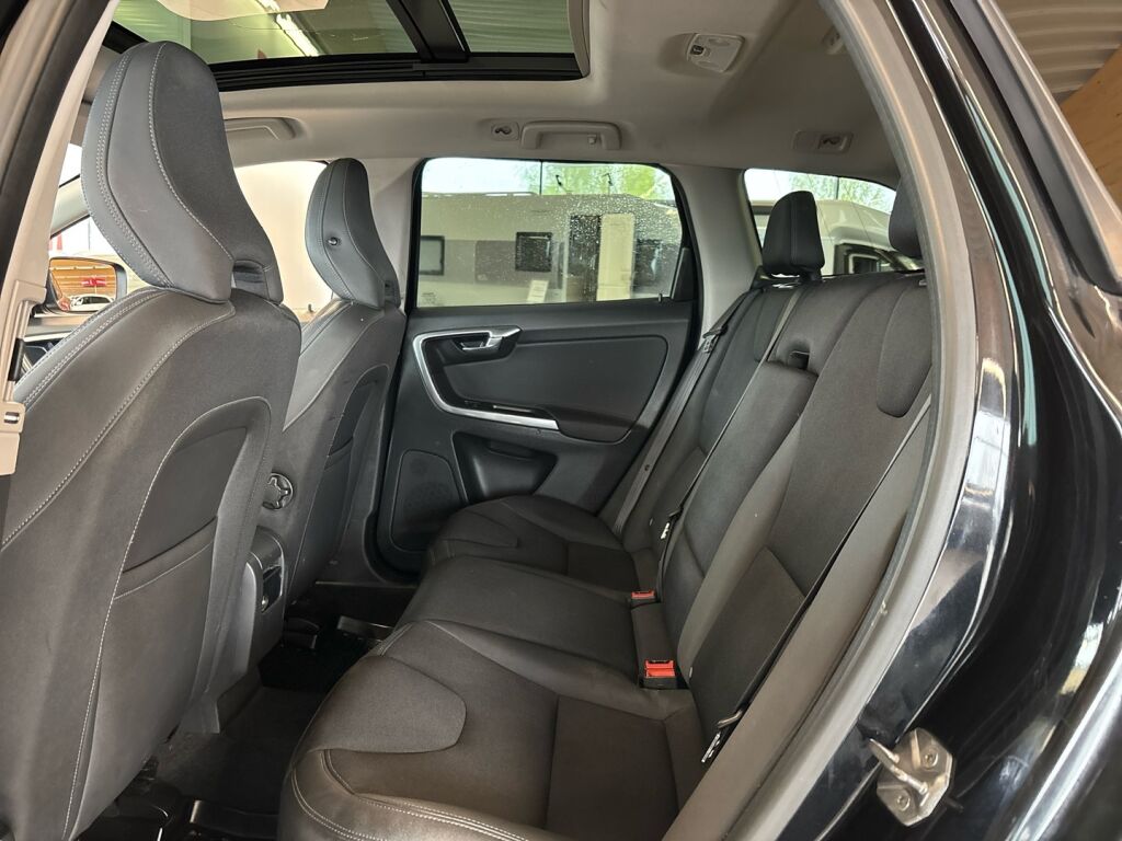 Volvo XC60 2013 Musta