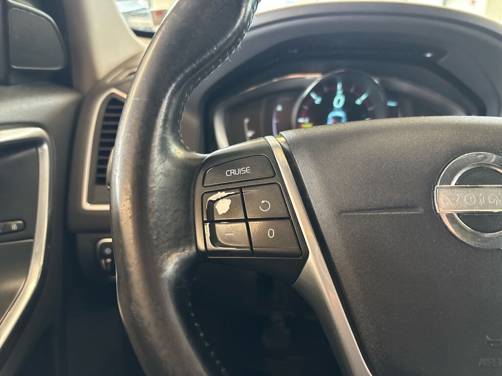 Volvo XC60 2013 Musta