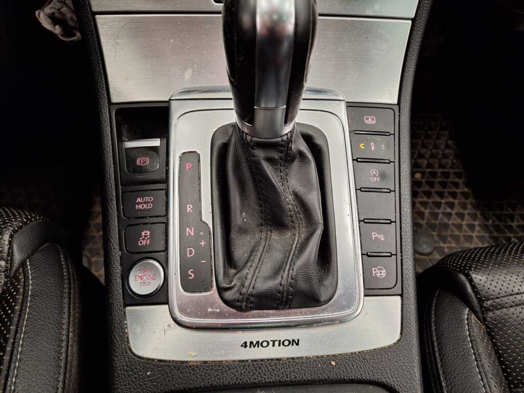 Volkswagen Passat CC 2011 Valkoinen