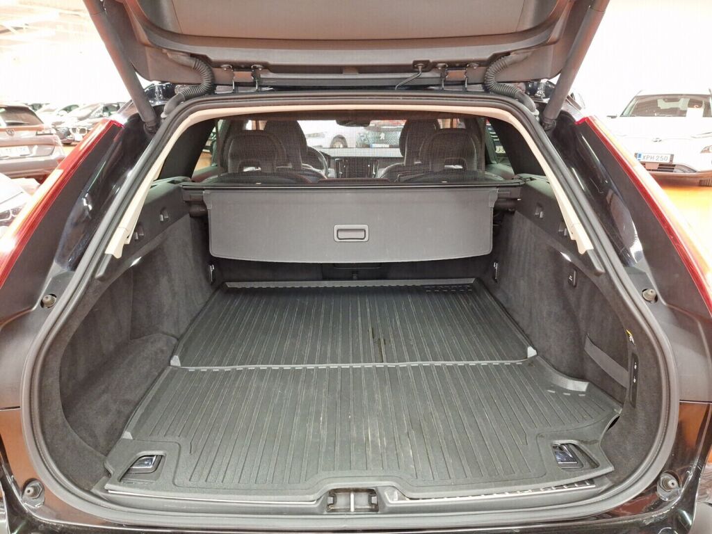 Volvo V90 2016 Musta