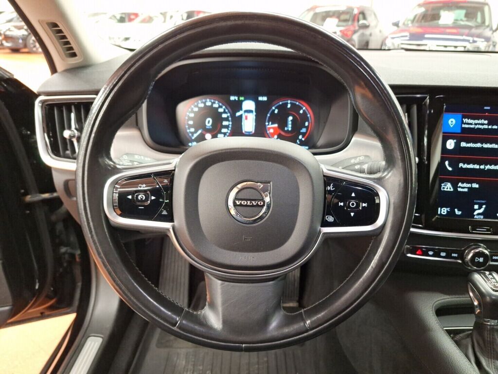 Volvo V90 2016 Musta