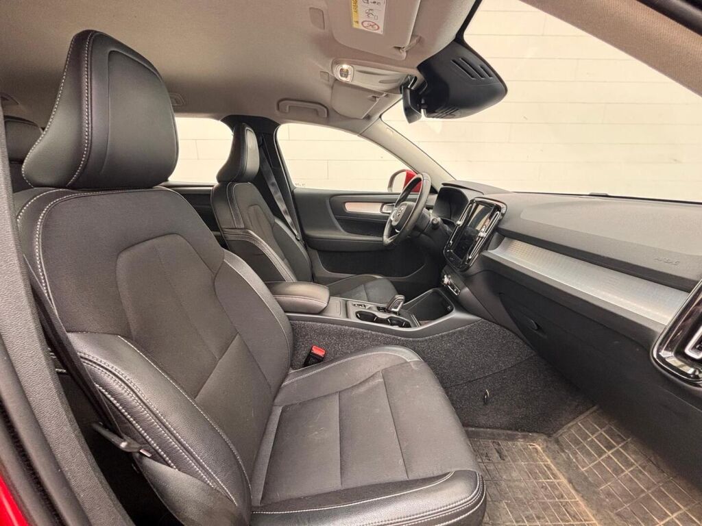 Volvo XC40 2020 Punainen