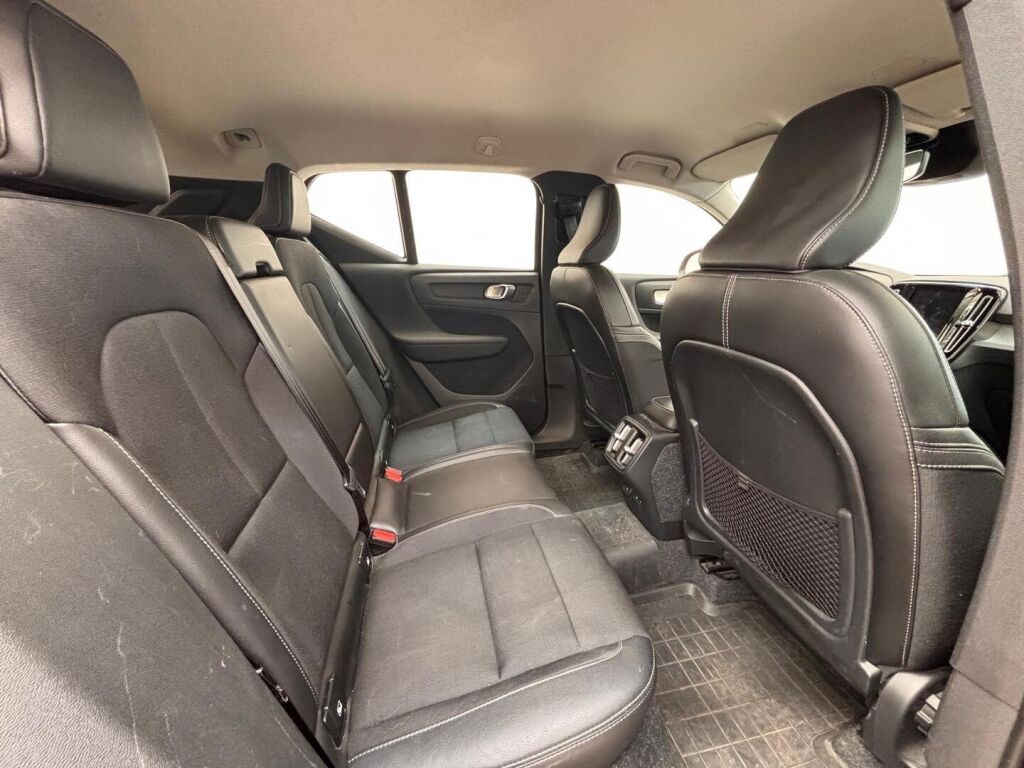 Volvo XC40 2020 Punainen