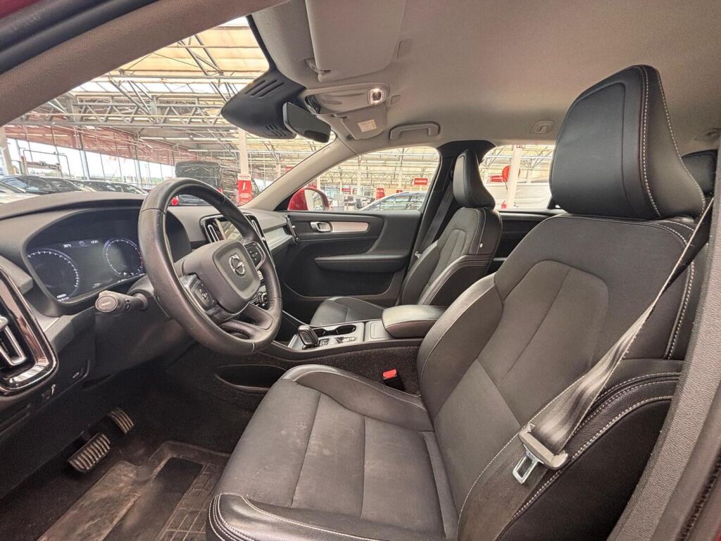 Volvo XC40 2020 Punainen