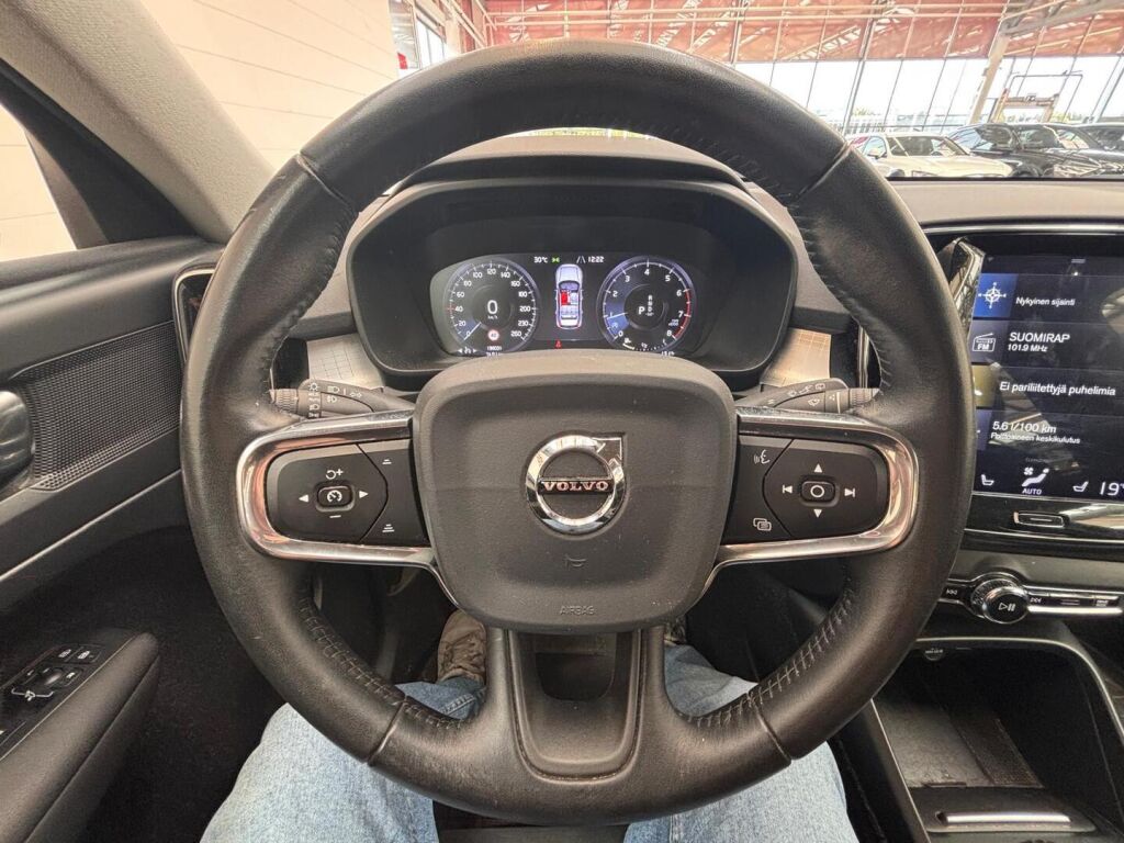 Volvo XC40 2020 Punainen