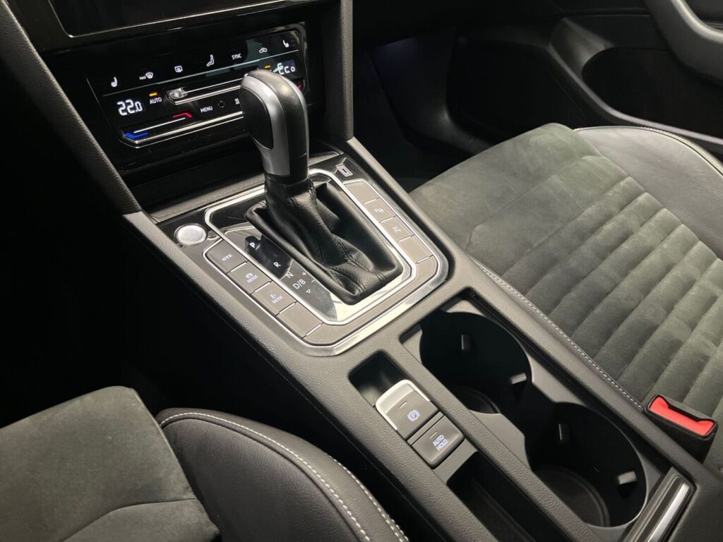 Volkswagen Passat 2021 Hopea