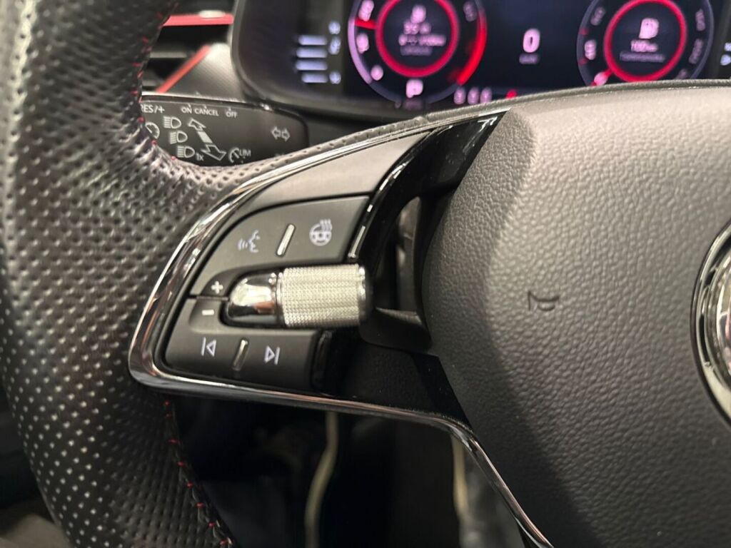Skoda Kamiq 2021 Valkoinen