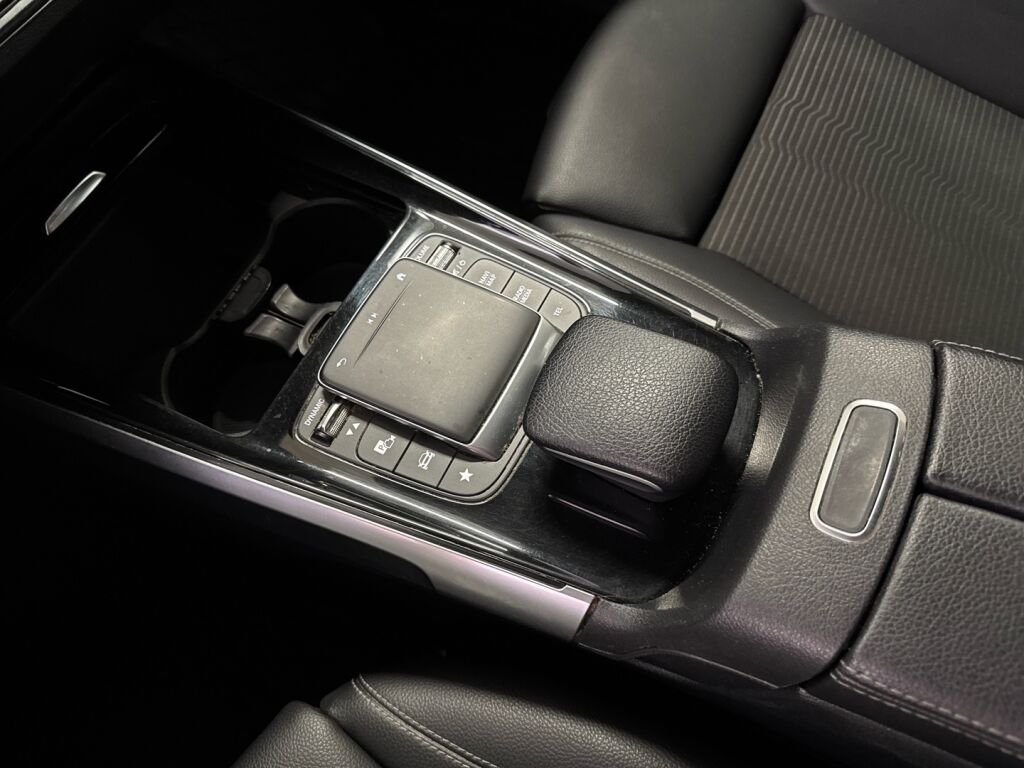 Mercedes-Benz GLB 2021 Musta