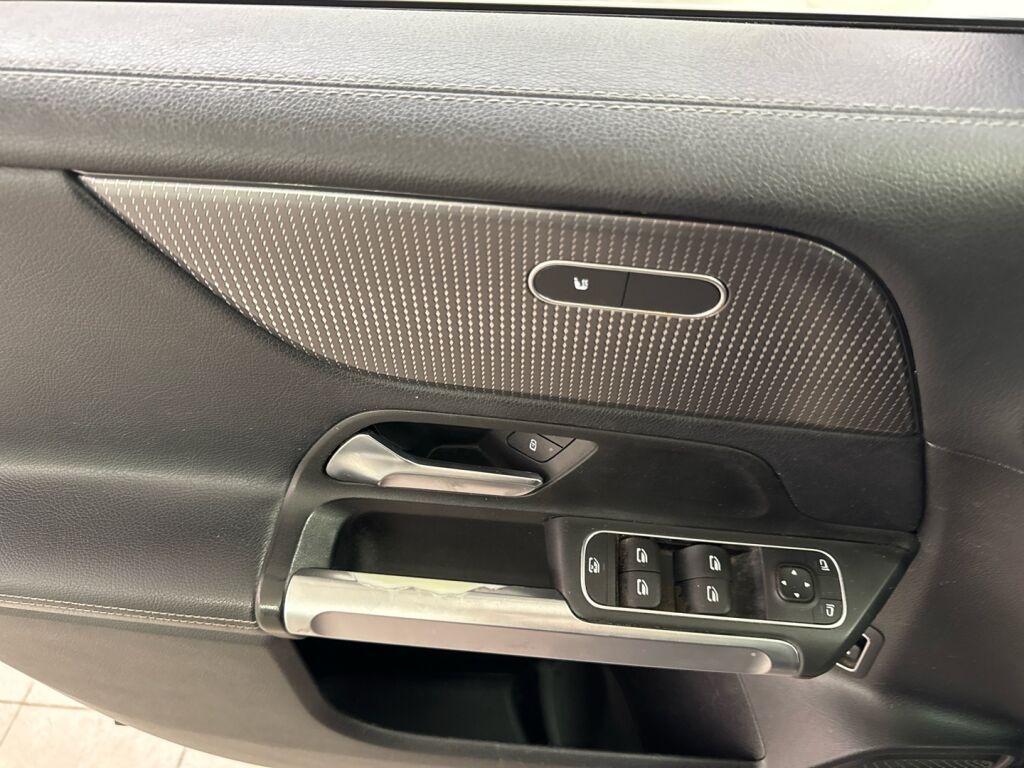 Mercedes-Benz GLB 2021 Musta