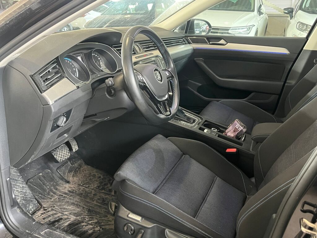 Volkswagen Passat 2017 Musta