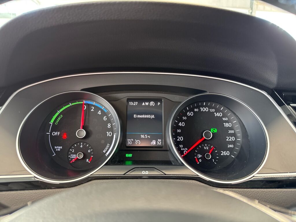 Volkswagen Passat 2017 Musta