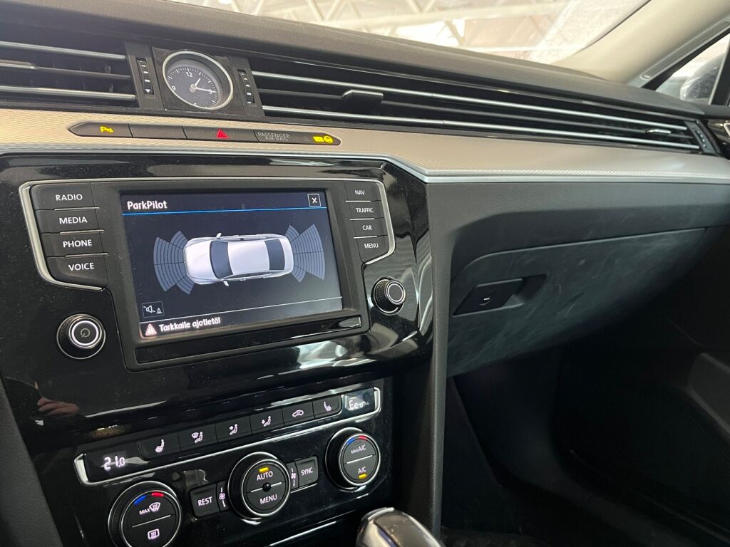 Volkswagen Passat 2017 Musta