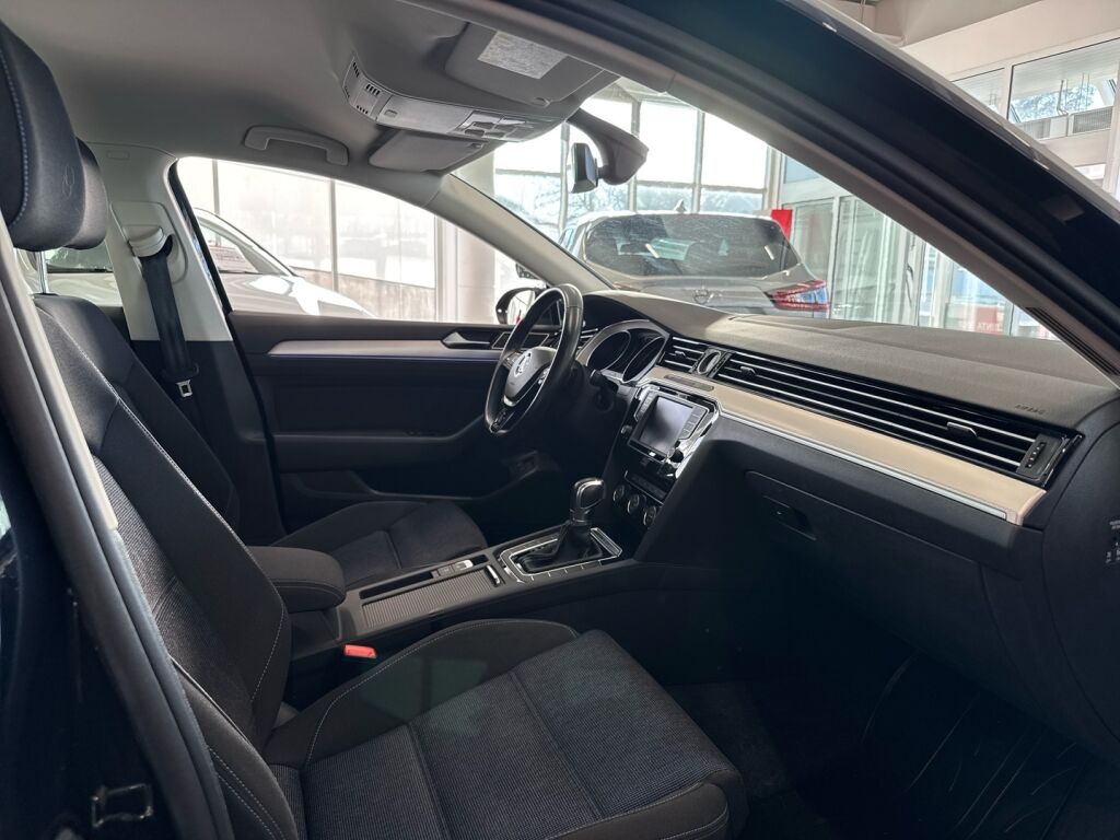 Volkswagen Passat 2017 Musta
