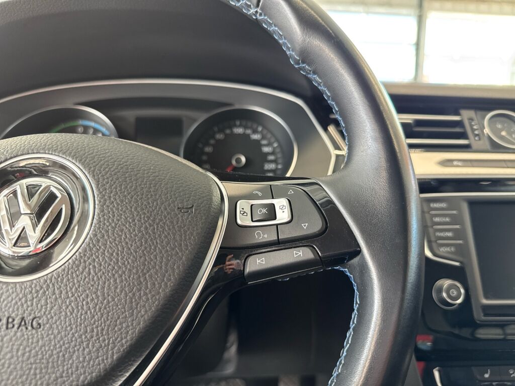 Volkswagen Passat 2017 Musta