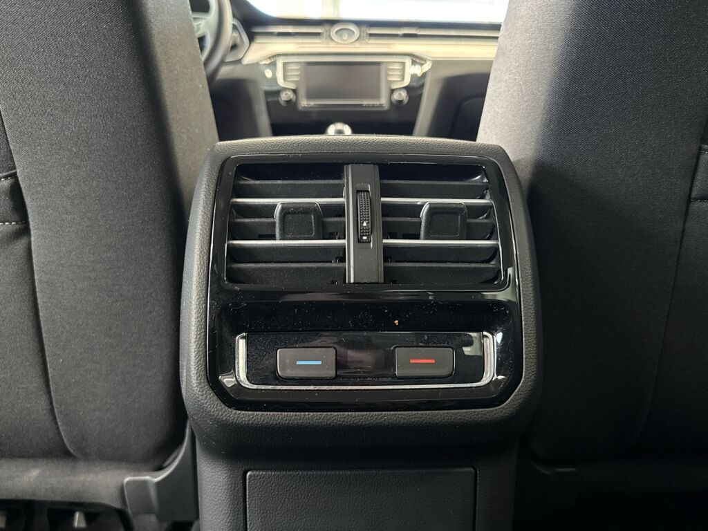 Volkswagen Passat 2017 Musta