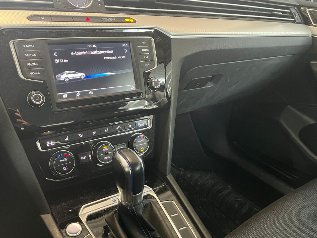 Volkswagen Passat 2017 Musta