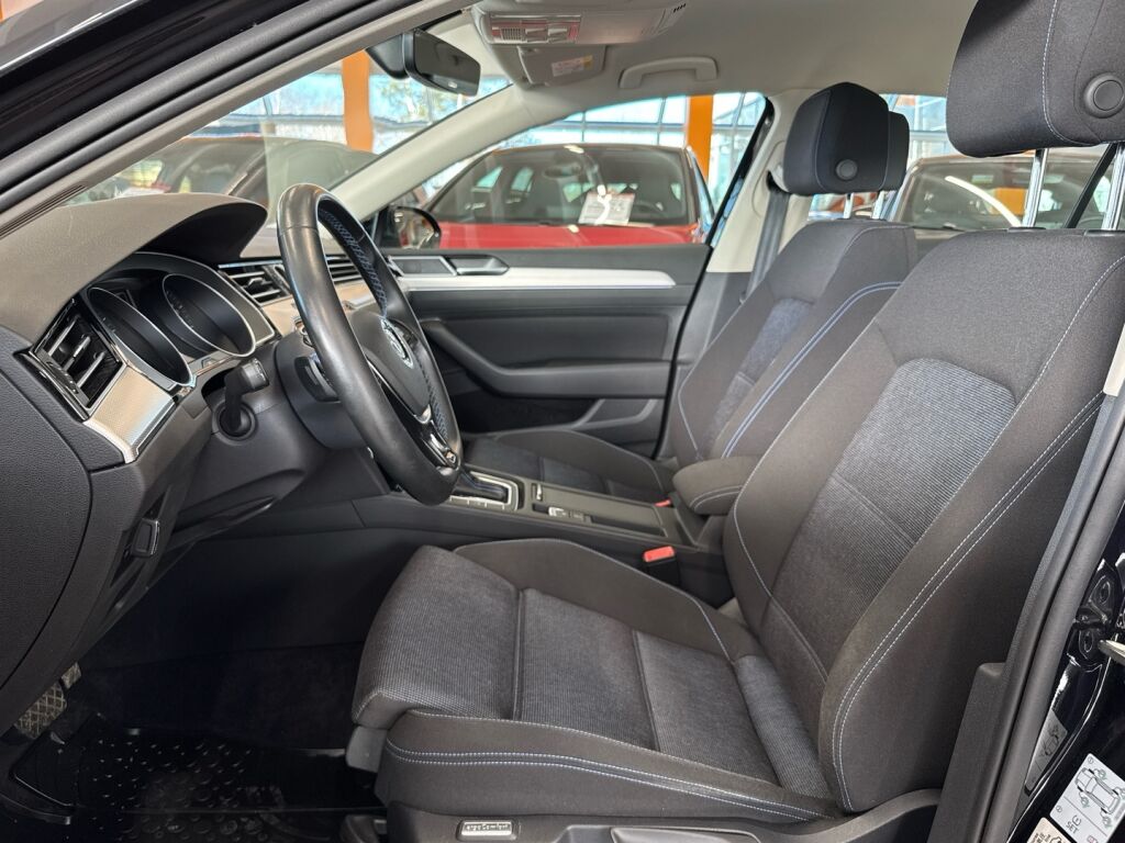Volkswagen Passat 2017 Musta