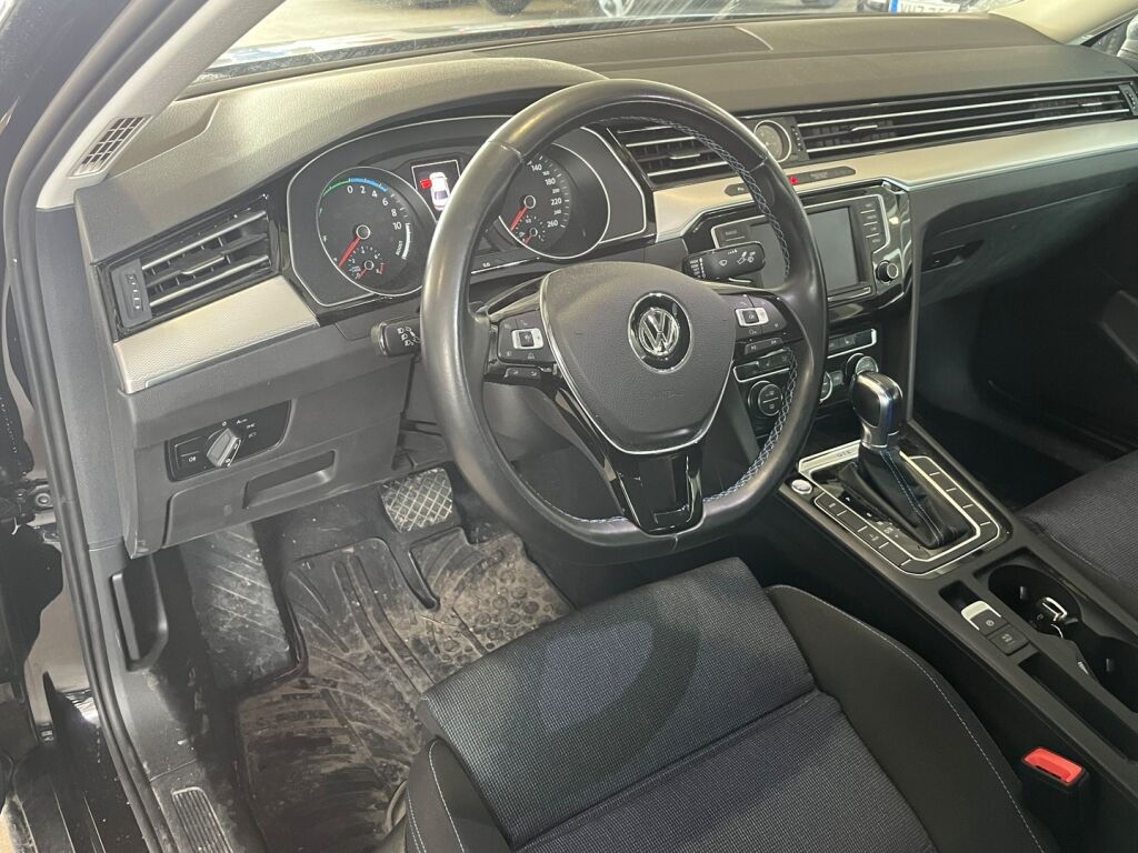 Volkswagen Passat 2017 Musta