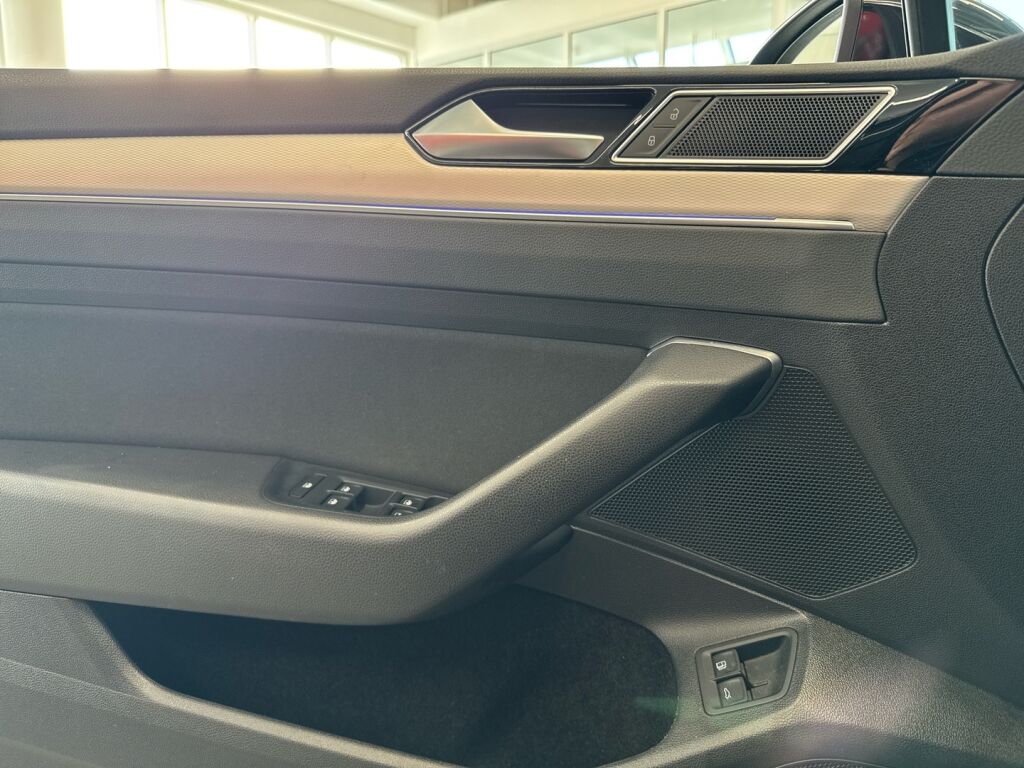 Volkswagen Passat 2017 Musta