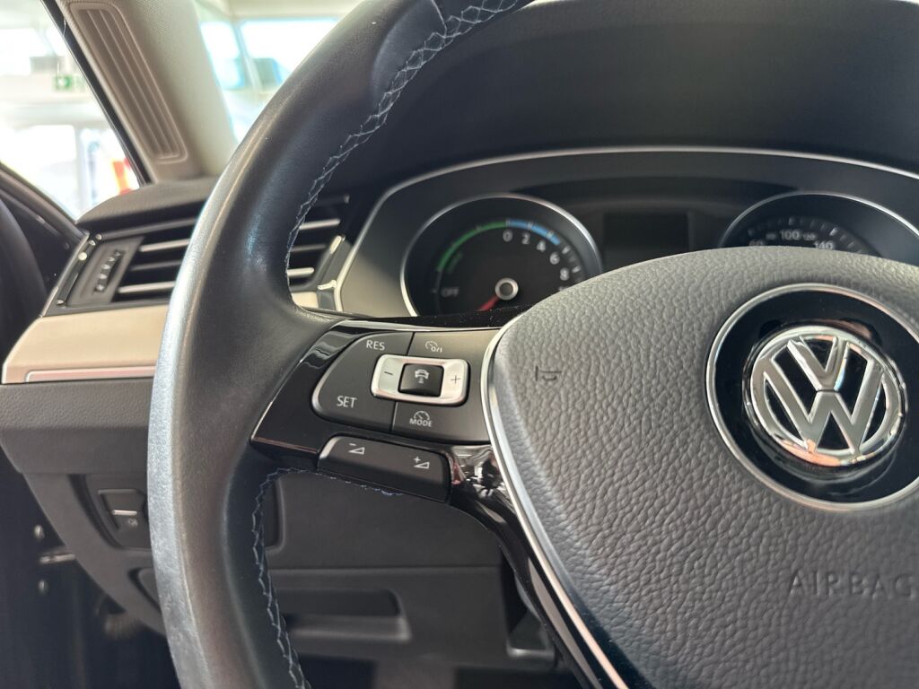 Volkswagen Passat 2017 Musta