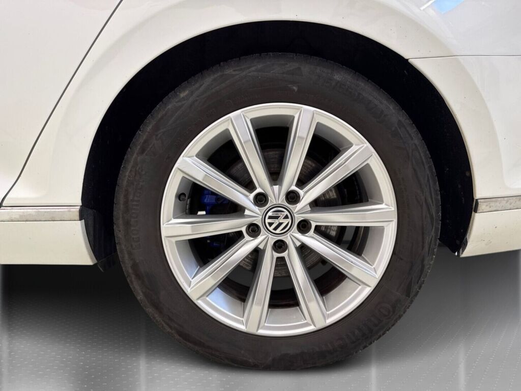 Volkswagen Passat 2018 Valkoinen