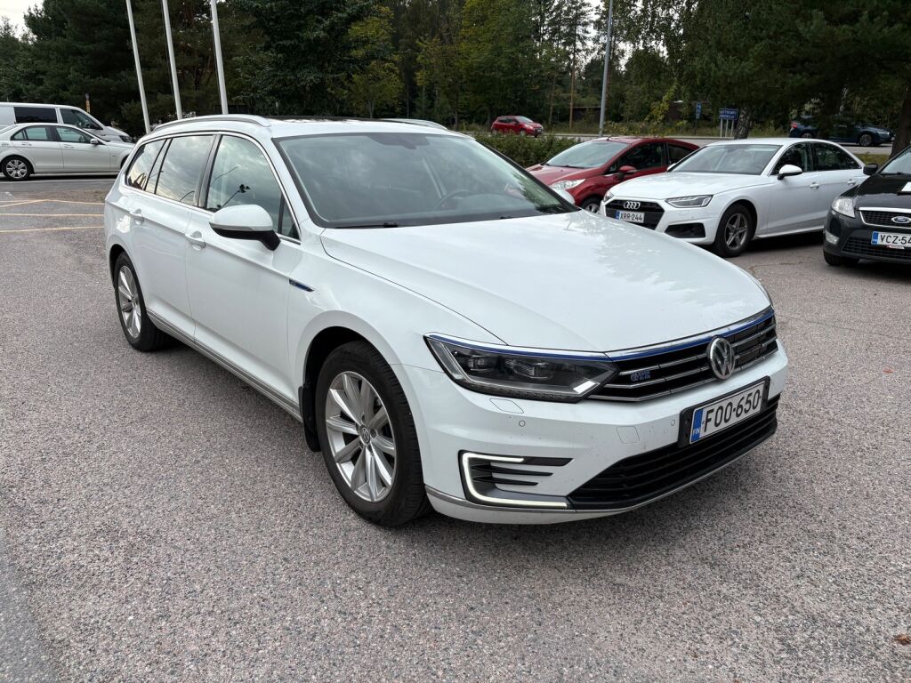 Volkswagen Passat 2018 Valkoinen